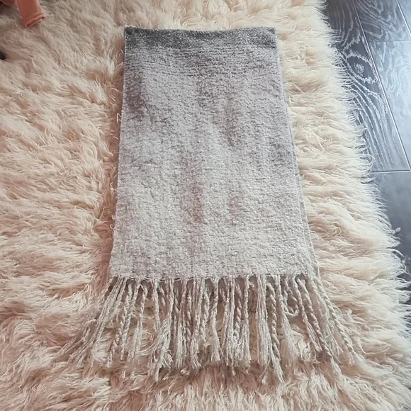 Anthropologie Mer Sea Chunky Knit Gradient Ombre Gray Blanket Scarf Shawl - Picture 8 of 9